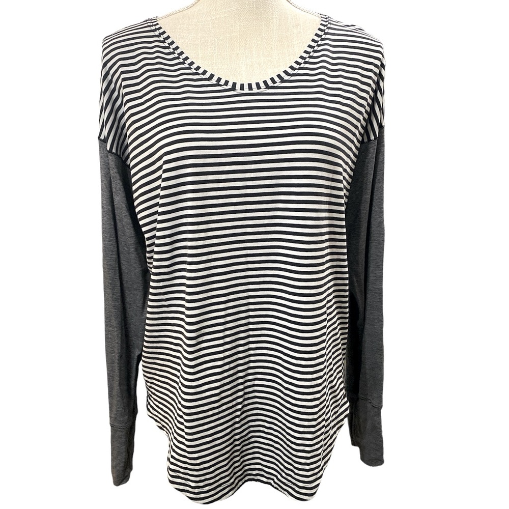 Lululemon Striped Longsleeve Top w/ Thumbholes Women’s Medium Black/White